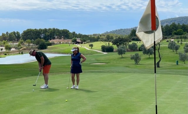 Ulf putta för en birdie på Son Vida Golf, Mallorca.