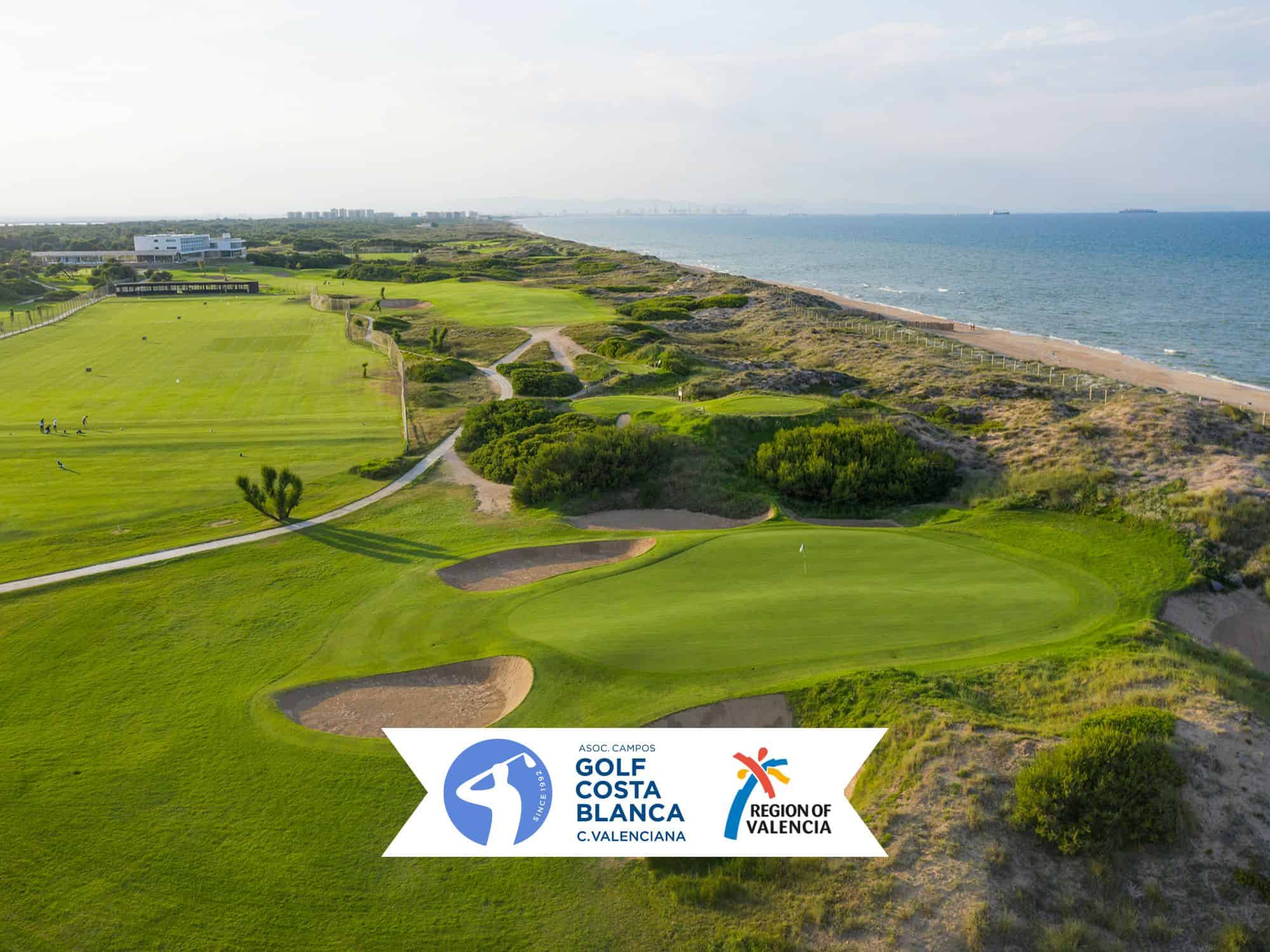 Njut av gröna fairways och nyklippta greener i Costa Blanca.