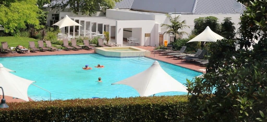 C_outdoorpool1024-1024x469