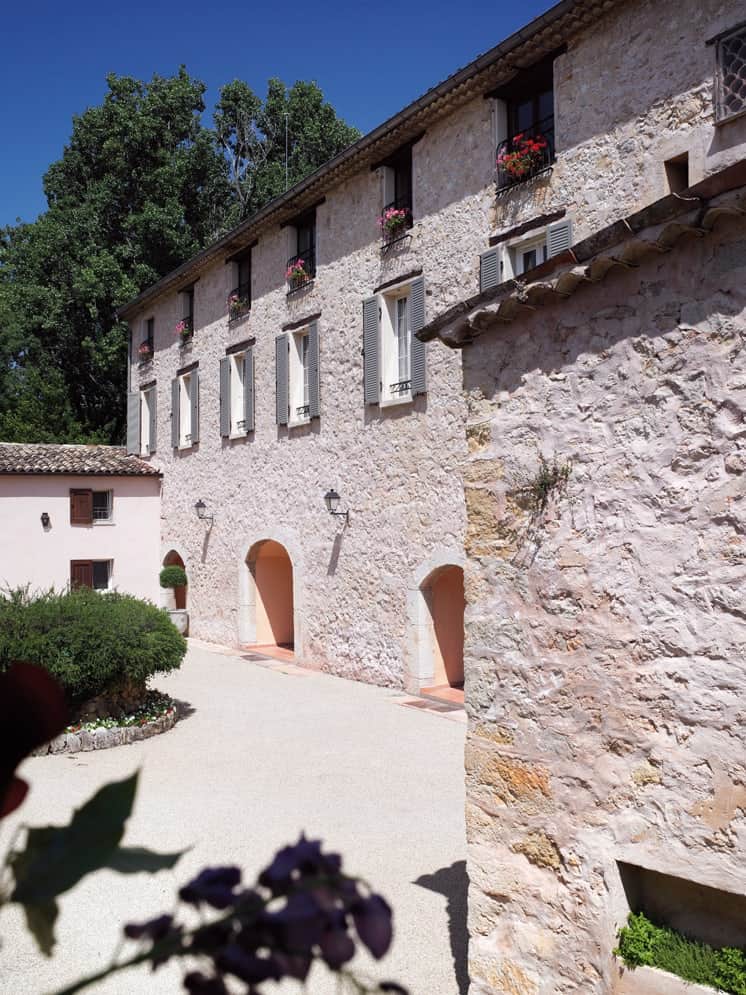 Chateau-de-la-Begude-Hotel-vy-fran-shop