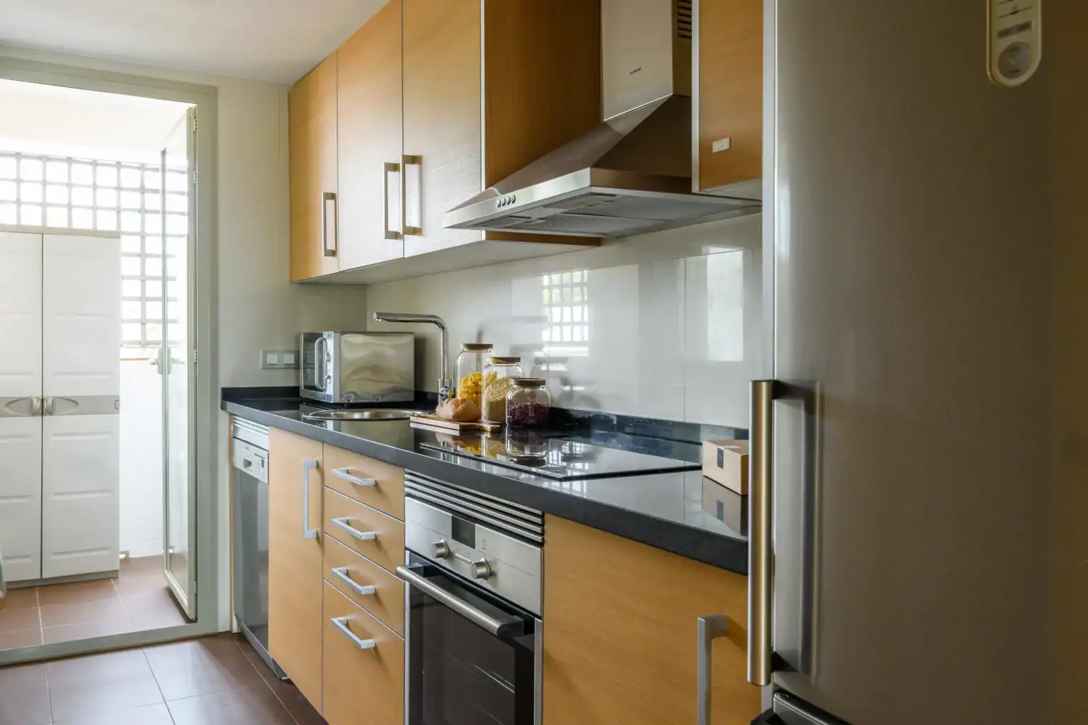 Välutrustade kök på Las Colinas Residences.