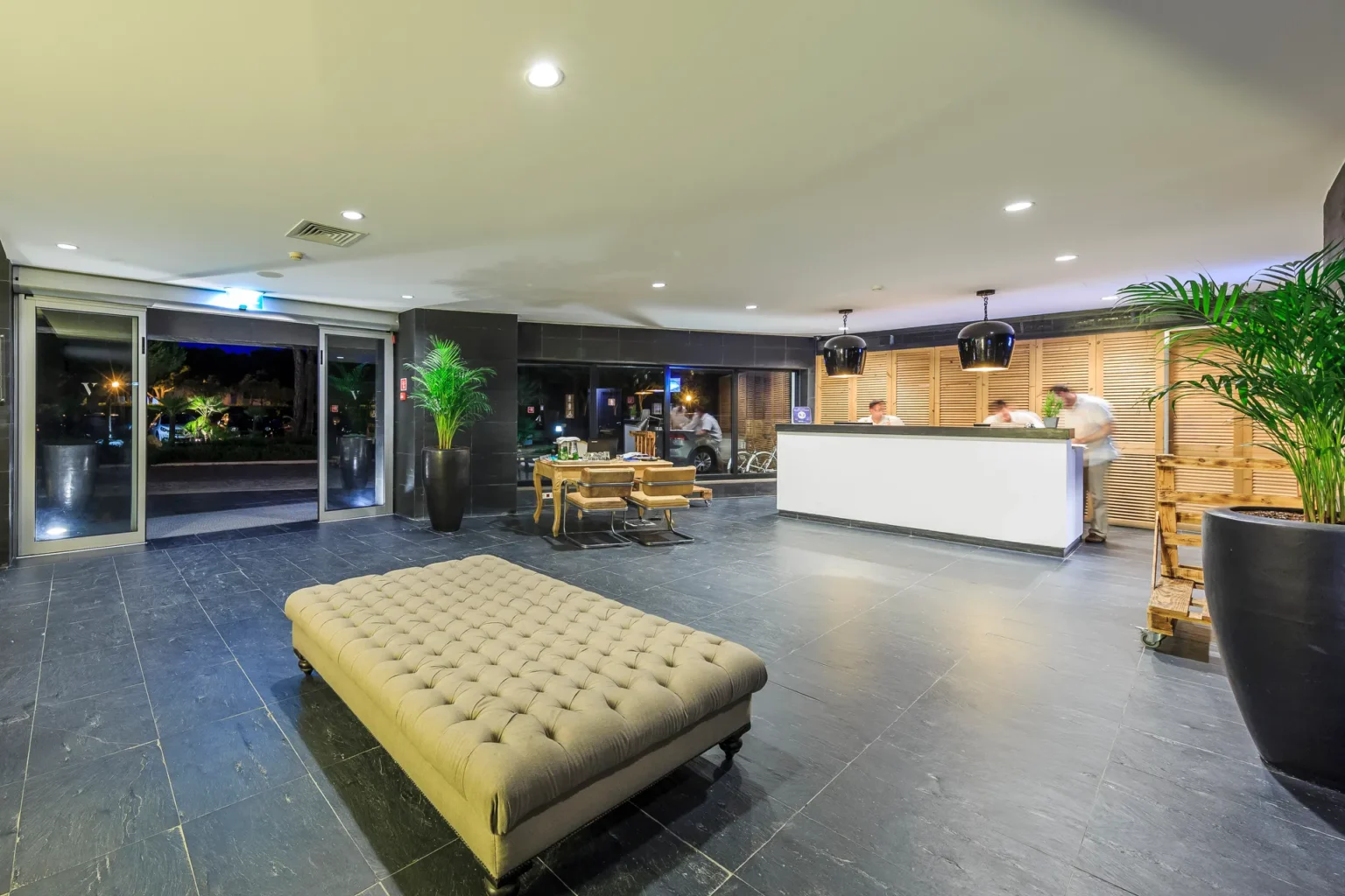 Trevliga sällskapsytor på Octant Hotel Praia Verde.