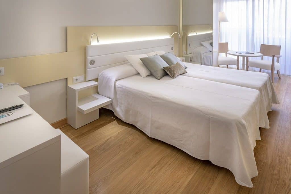 hotelmonica_standardrum_akigolf-1024x683