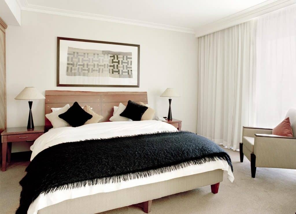 lux1371gr-60723-Suite-Bedroom-Kopia-1024x741