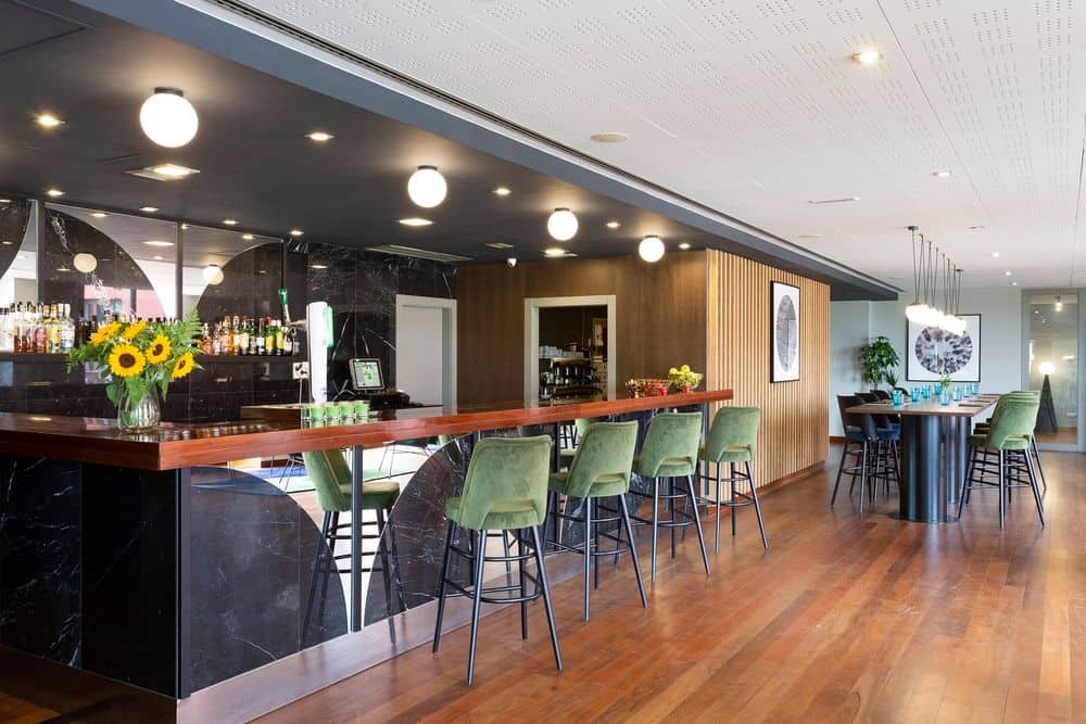 DoubleTree-by-Hilton-barcelona-golf-bar