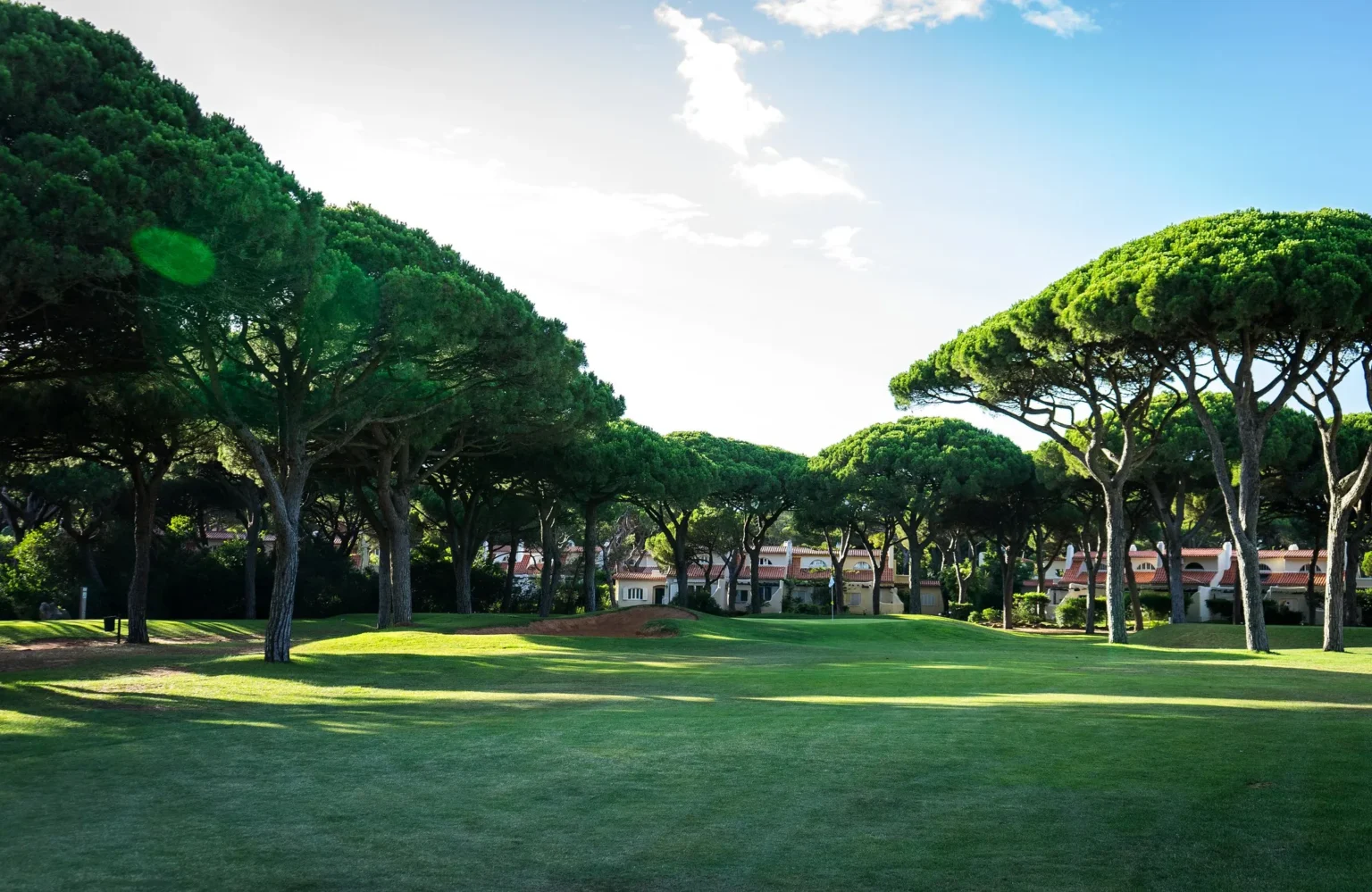 Quinta da Marinha golf är en trevlig golfbana som ligger i Cascais, Portugal.