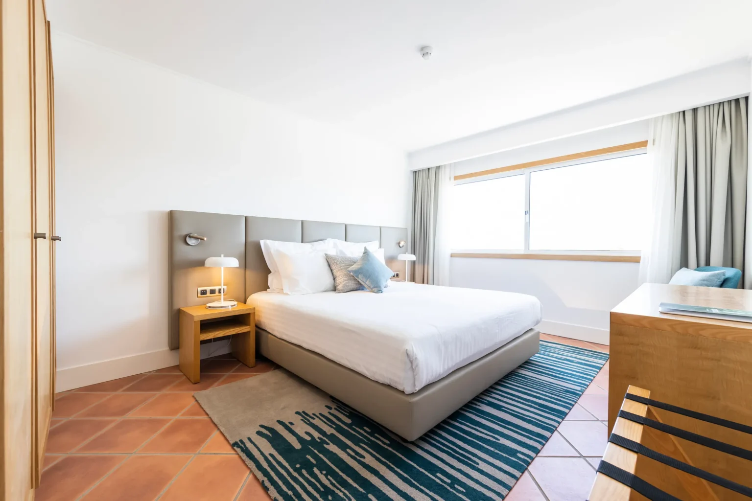 Fräscha och trevliga ytor på The Patio Suite Hotel.