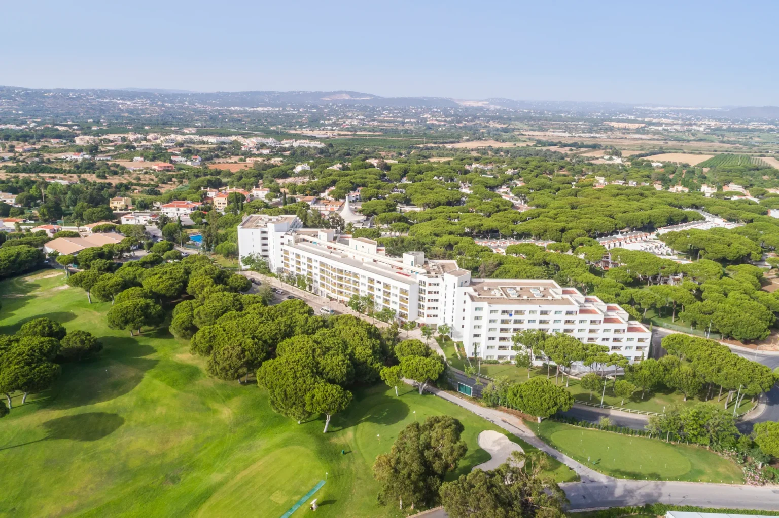 Översiktsbild på The Patio Suite Hotel.