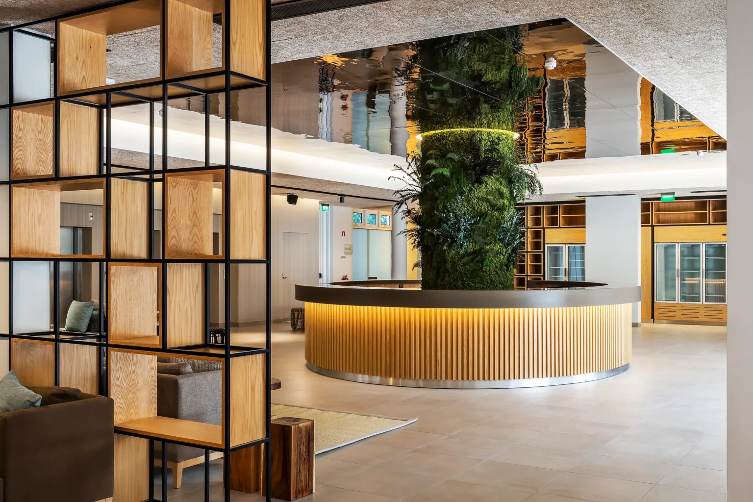 Trevlig lobby på The Patio Suite Hotel.