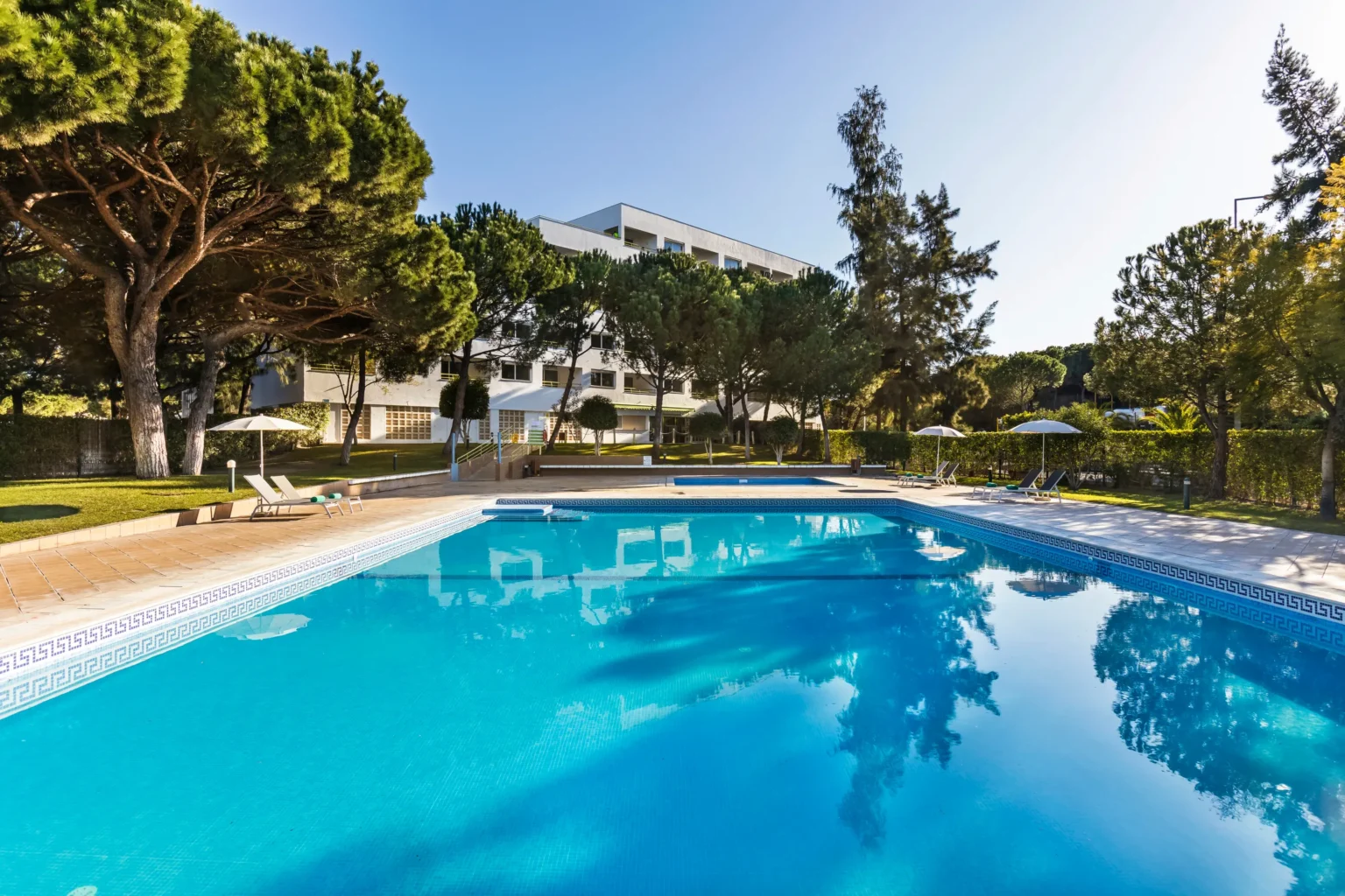 Pool på The Patio Suite Hotel.