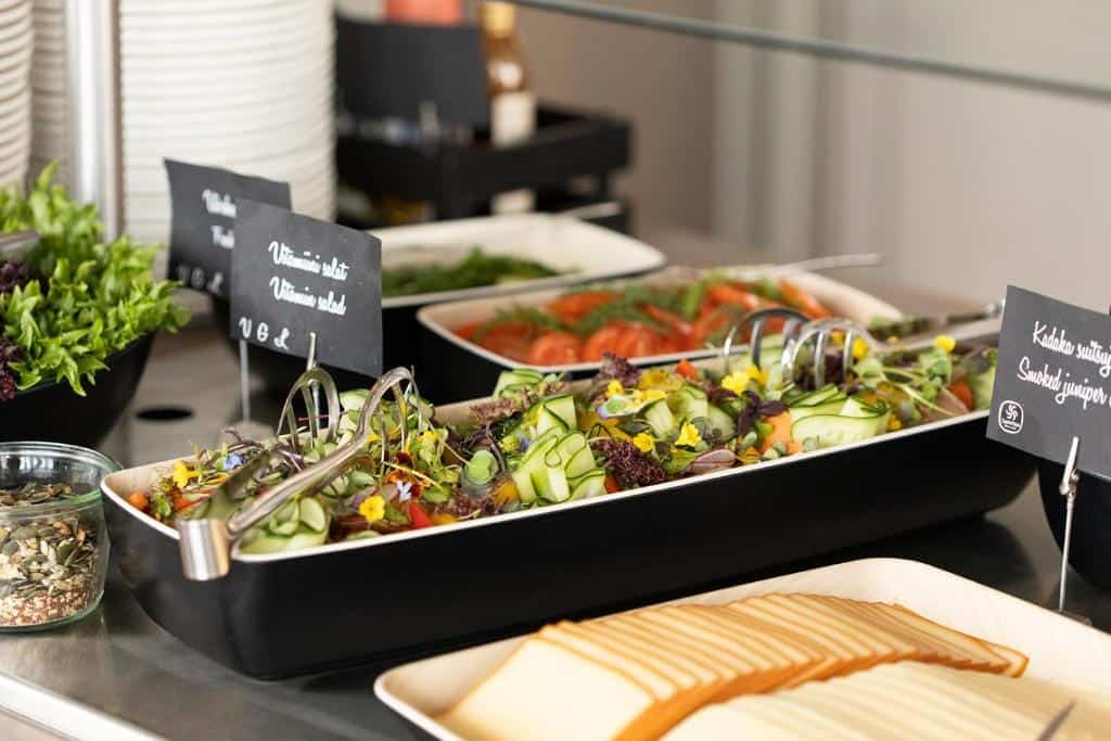 Närproducerad och frisk god frukost serveras på Georg Ots Spa Hotel.