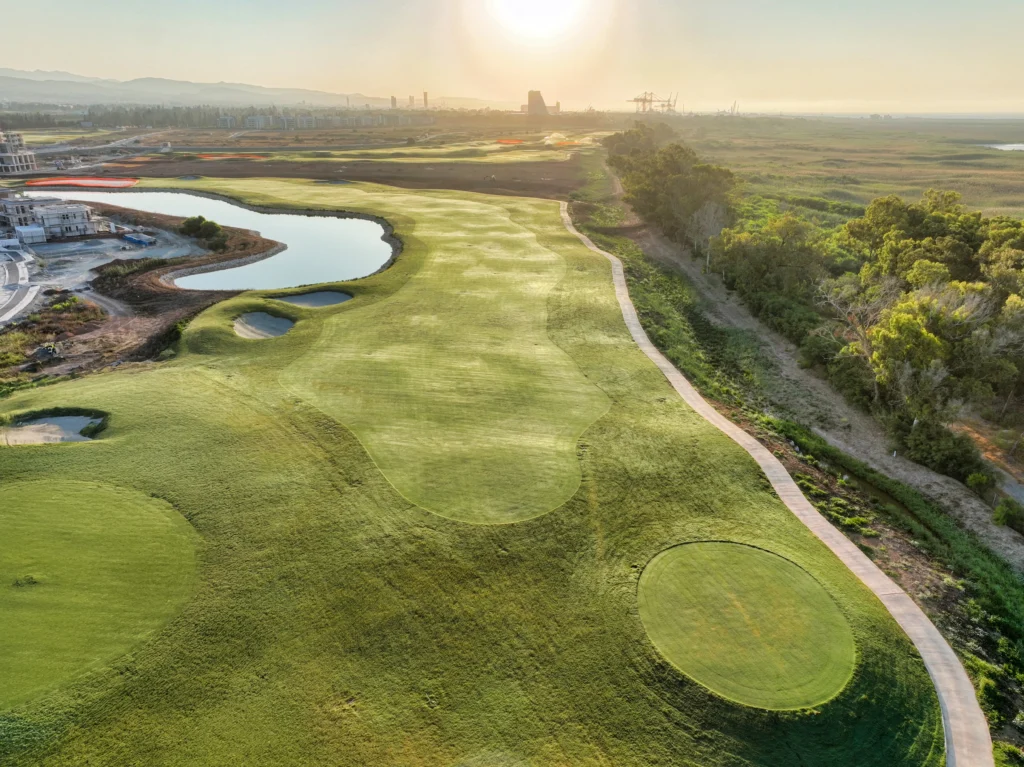 Limassol Greens är det senaste tillskottet till Cyperns golfbanor. Golfbanan öppnar upp under hösten 2025 och är en kommande mästerskapsbana.