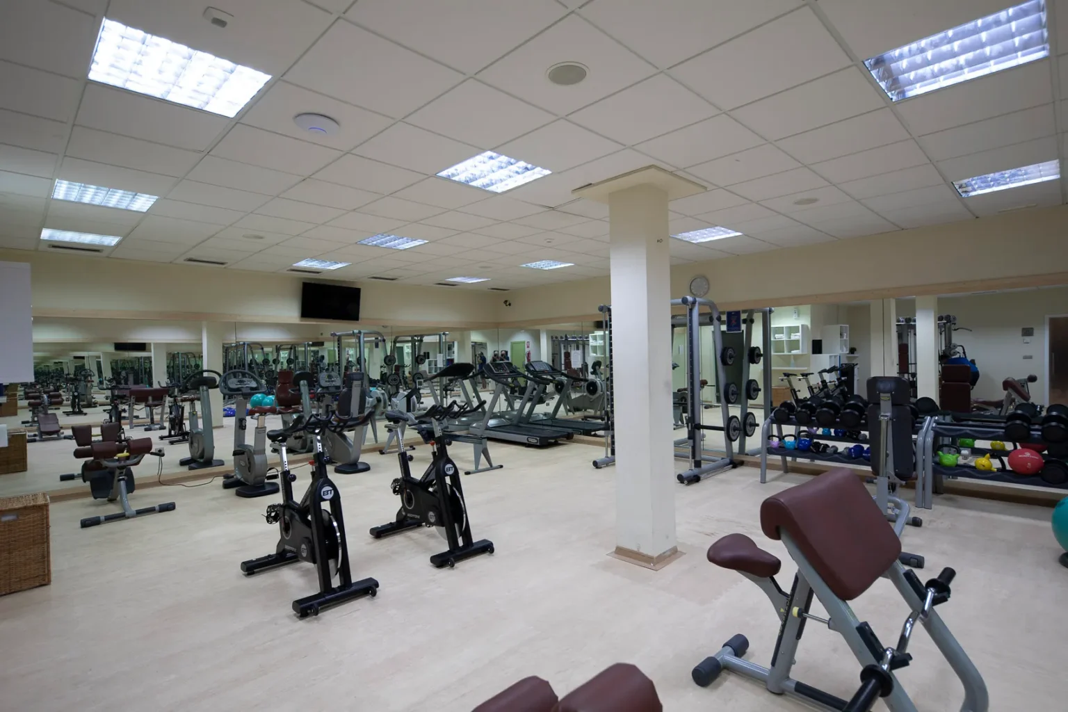Rymligt och bra gym på La Finca Resort.