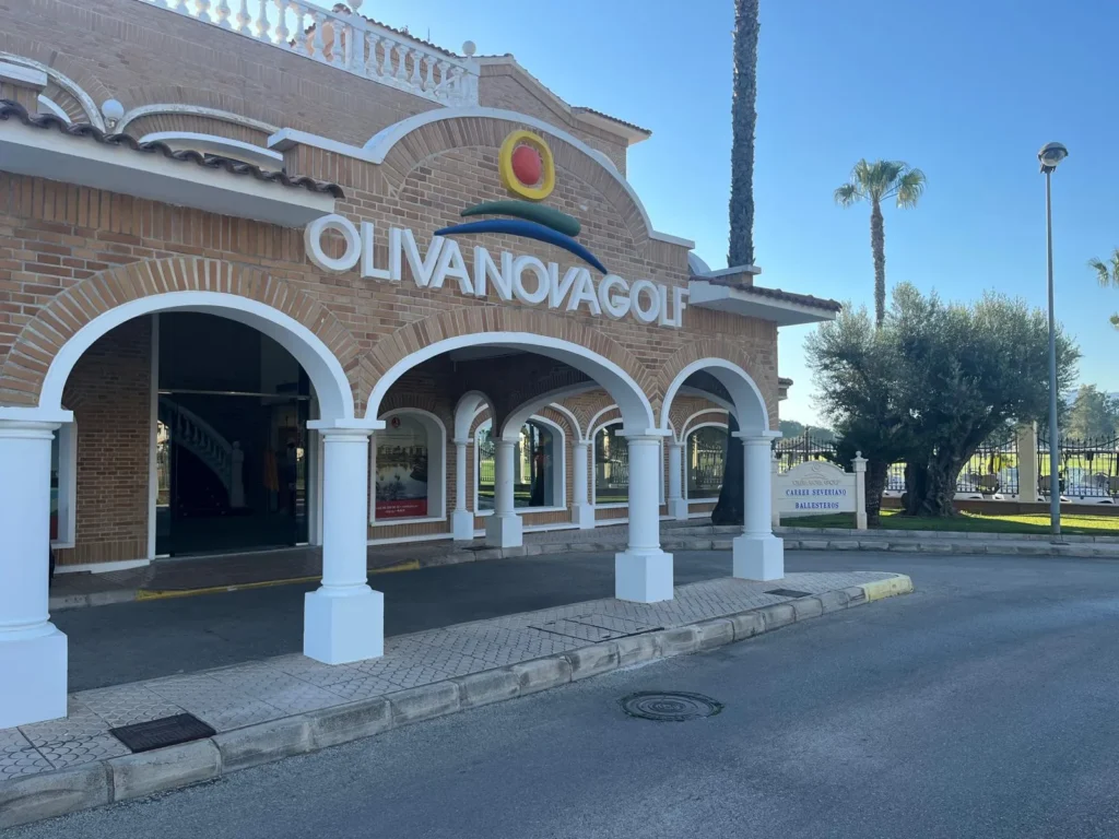 Klubbhuset på Oliva Nova.