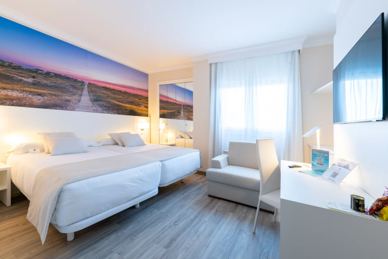 Rymliga och fina dubbelrum på Oliva Nova Beach & Golf Hotel.