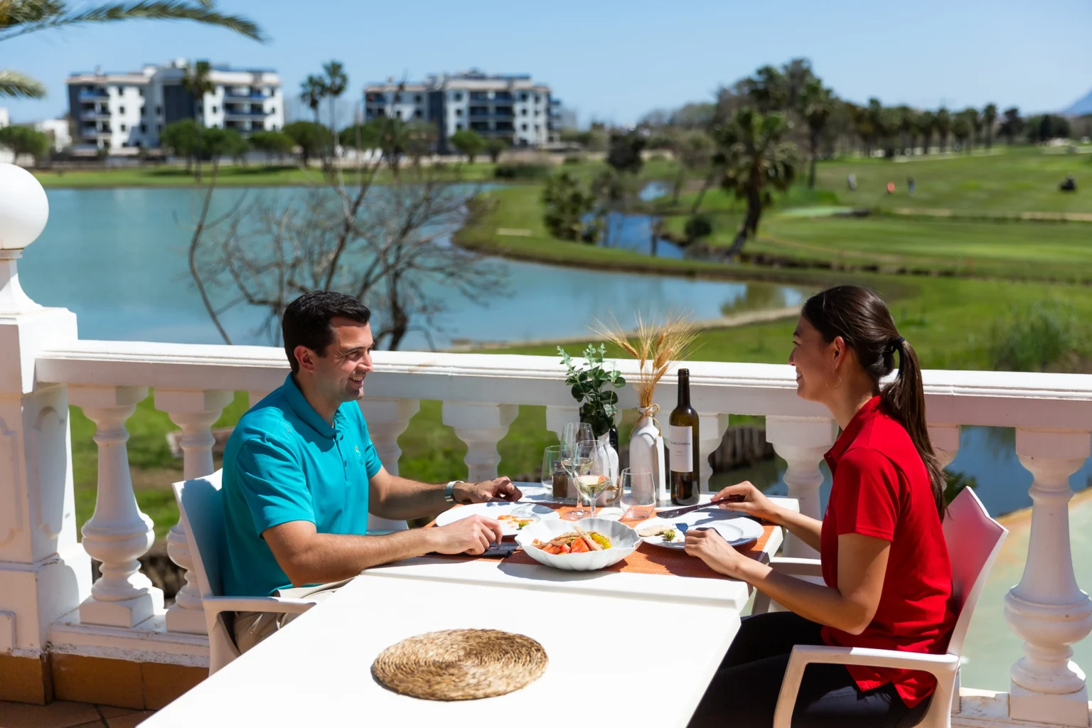 Trevligt klubbhus och restaurang på Club de Golf Oliva Nova.