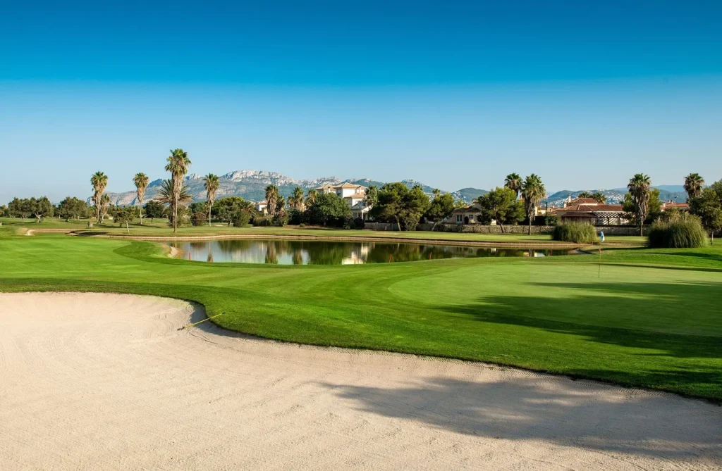 Club de Golf Oliva Nova är en oerhört trevlig golfbana med superkondition, designad av Seve Ballesteros.
